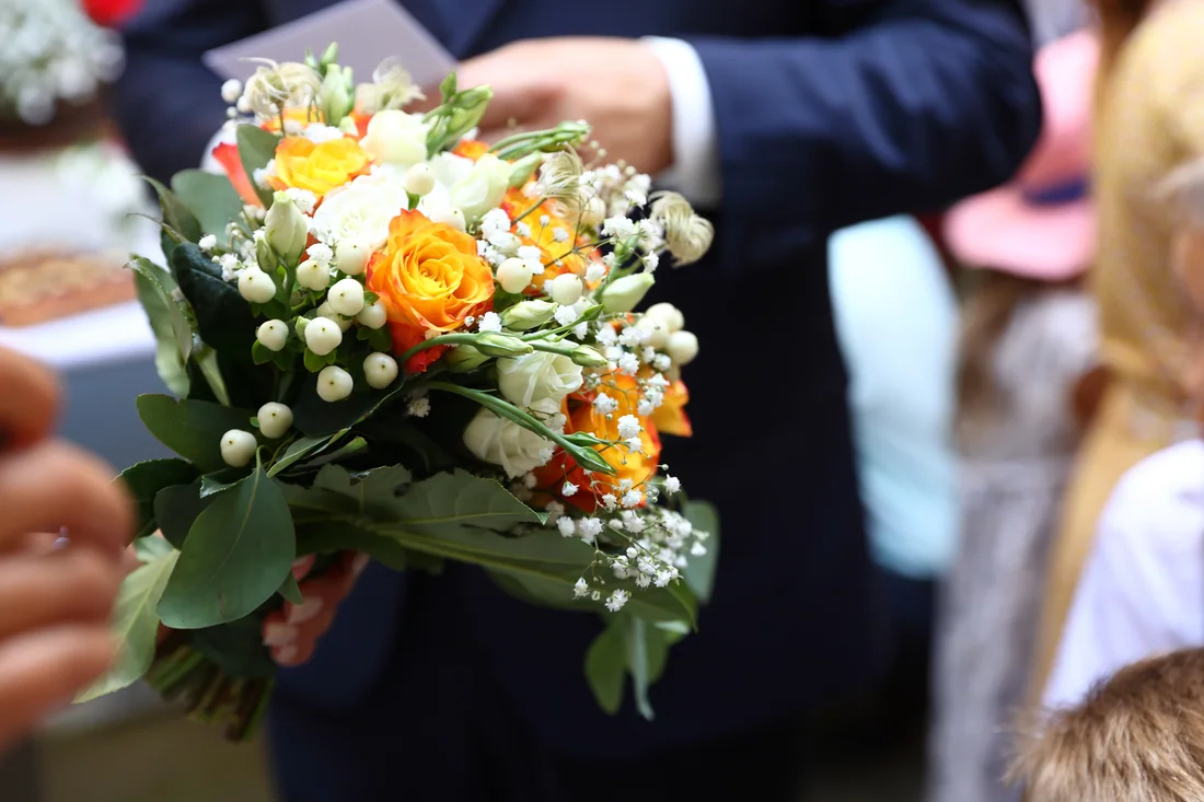 Orangefarbener Brautstrauß von Katrin