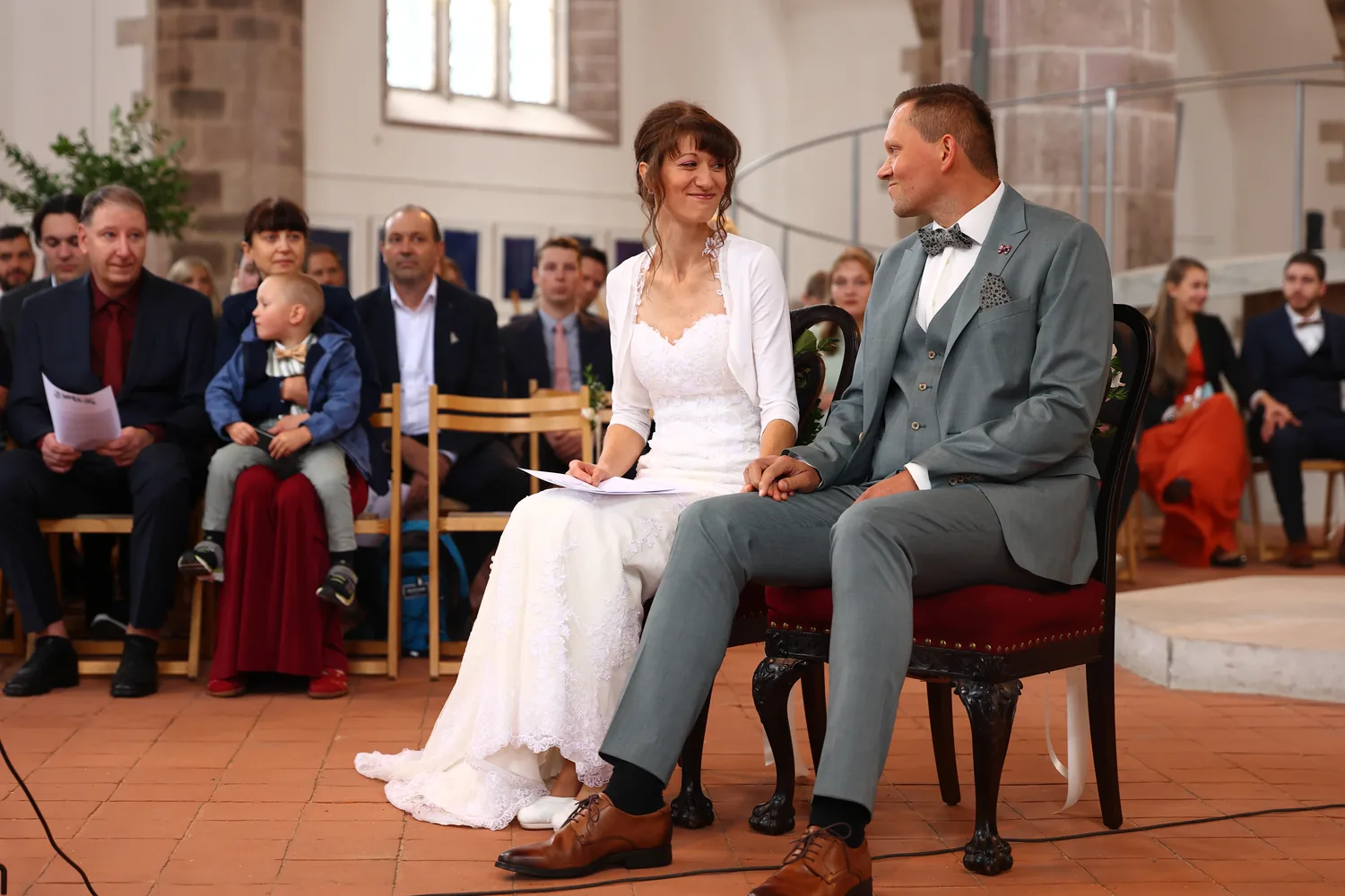 Ungestellter Moment während der Trauung