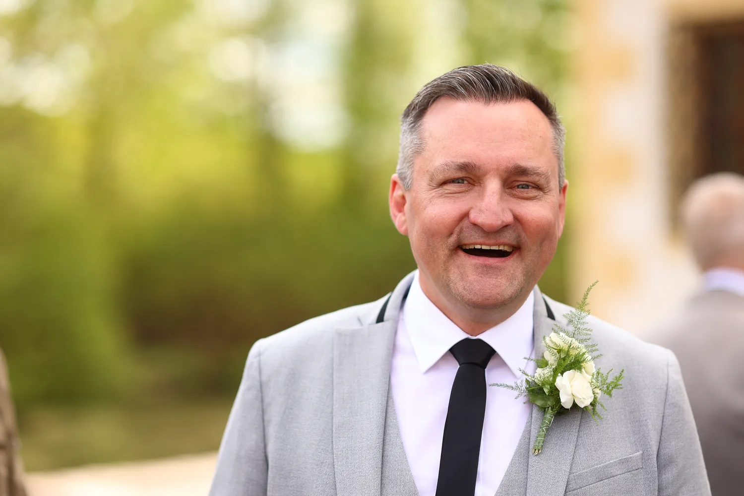 Echter ungestellter Augenblick am Hochzeitstag