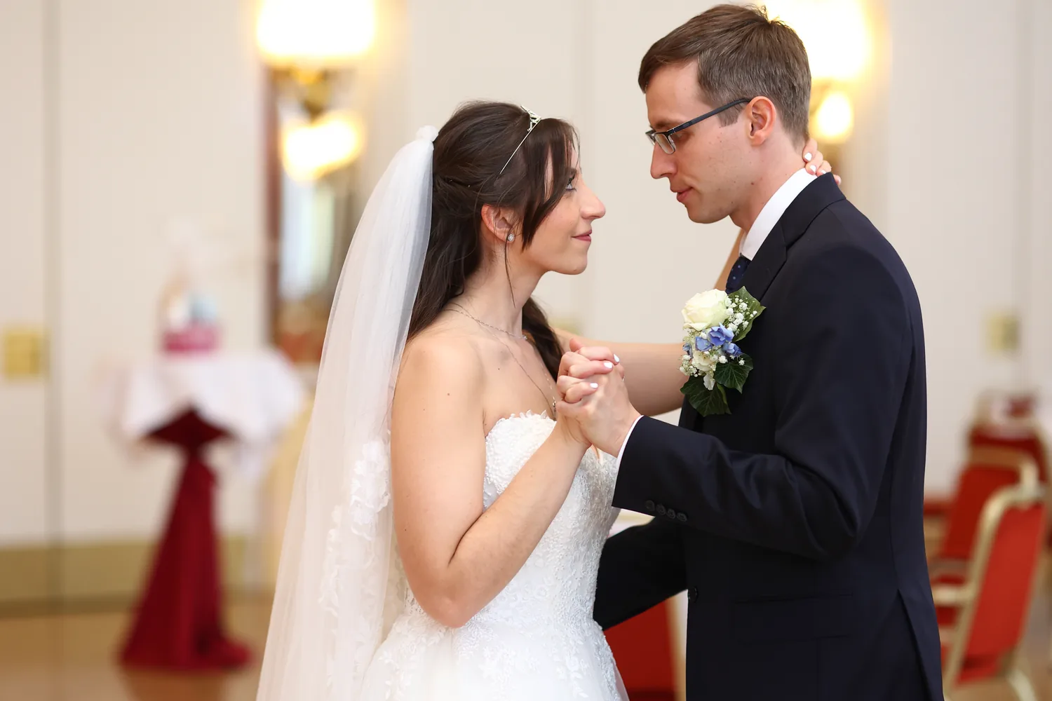 Emotionale Szene während der Hochzeitsfeier