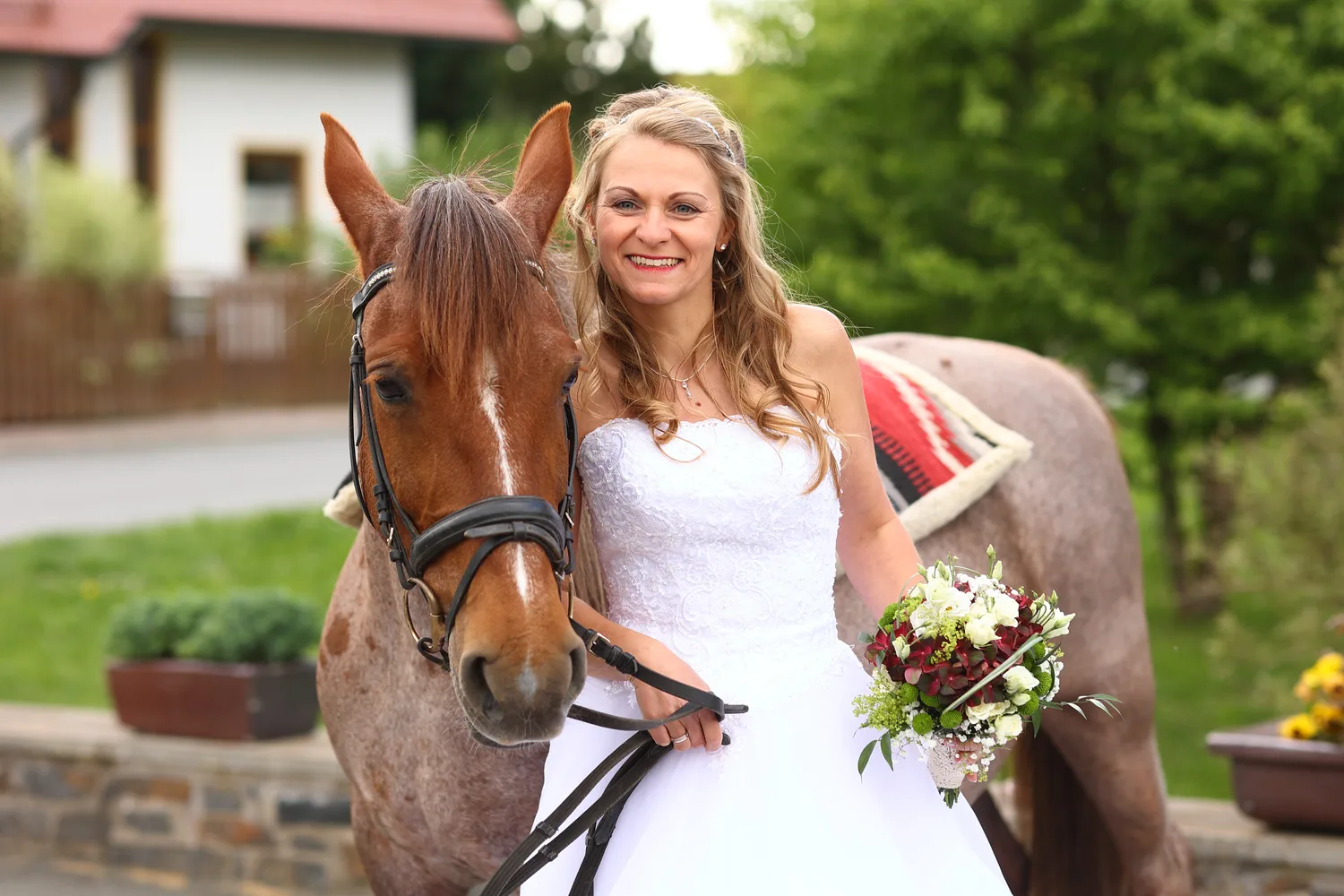 Inniger Moment eines Brautpaares beim Paarshooting