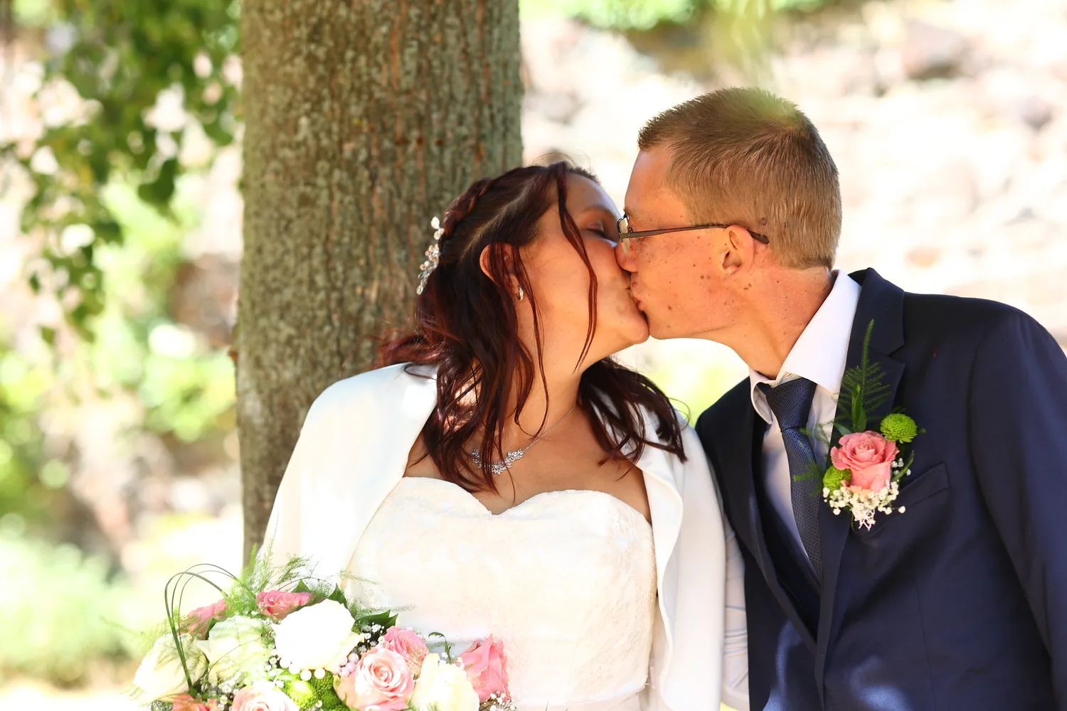 Inniger Moment eines Brautpaares beim Paarshooting