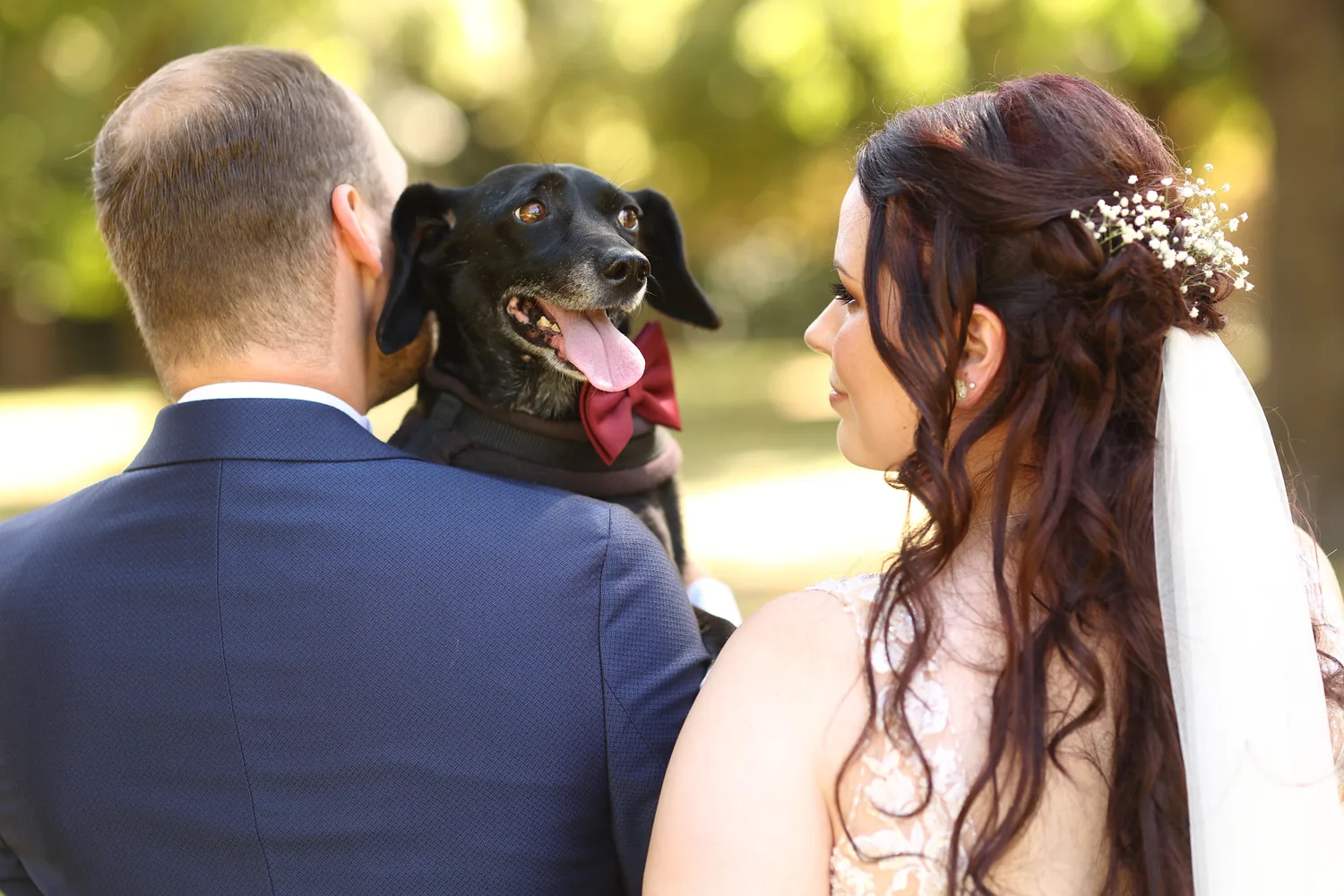 Inniger Moment eines Brautpaares beim Paarshooting