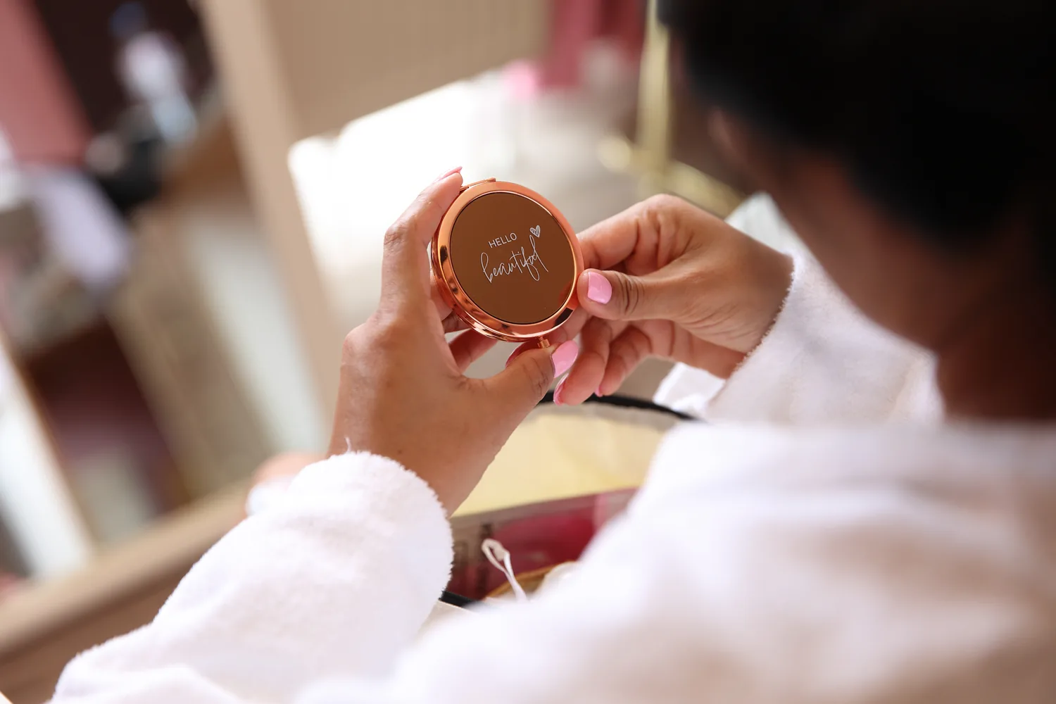 Vorfreude beim Getting Ready am Hochzeitstag